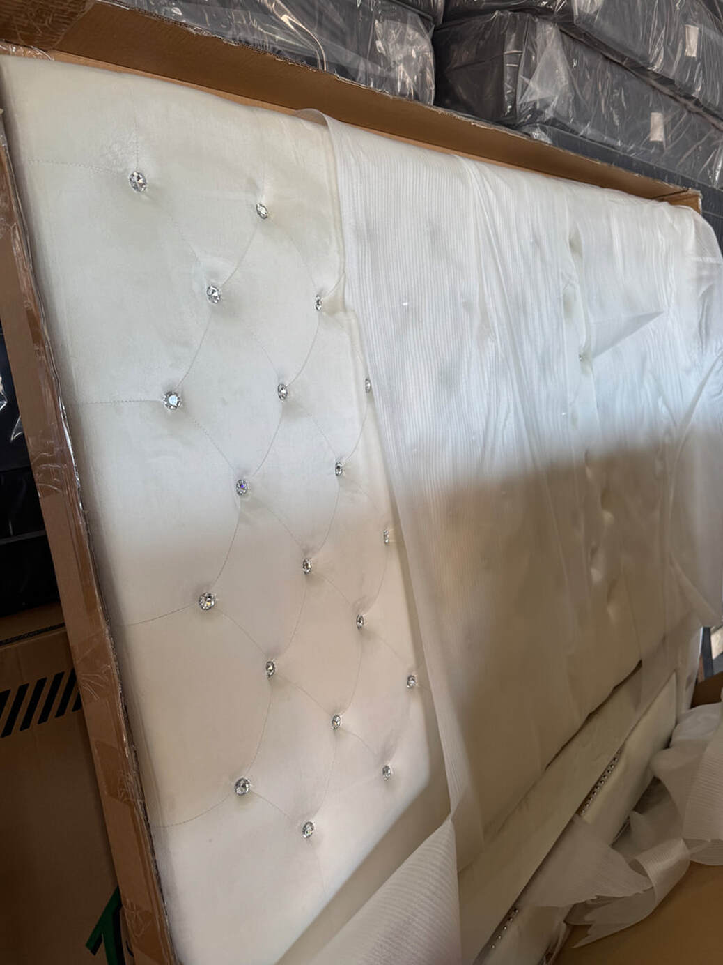 HH 223 6ft Velvet Diamond | Cream| Queen, King